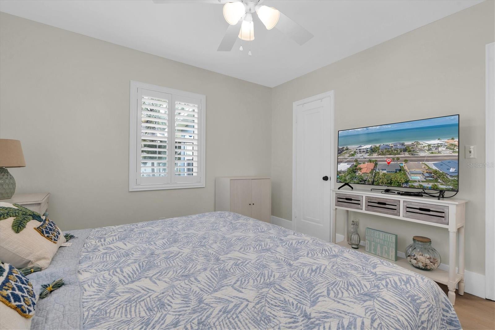 Image 17 of 33 For 15807 Gulf Boulevard