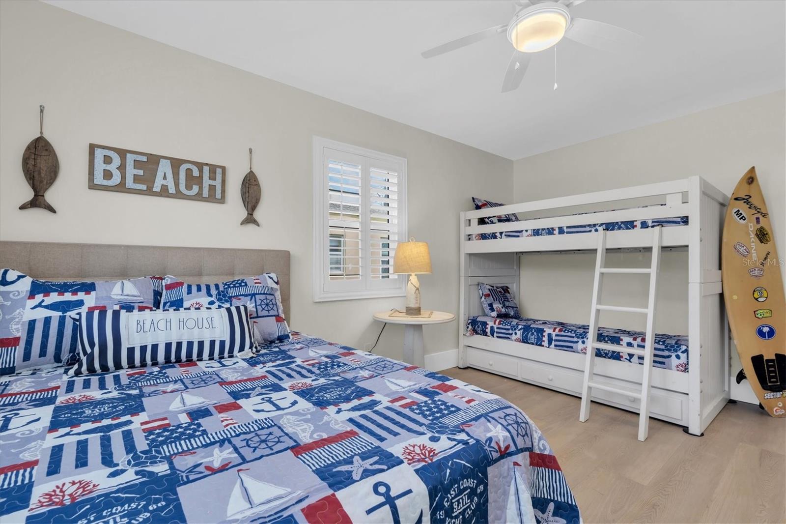 Image 19 of 33 For 15807 Gulf Boulevard