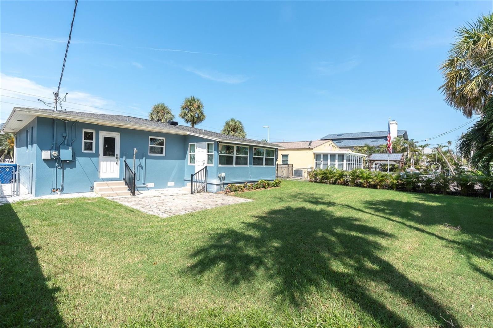 Image 26 of 33 For 15807 Gulf Boulevard
