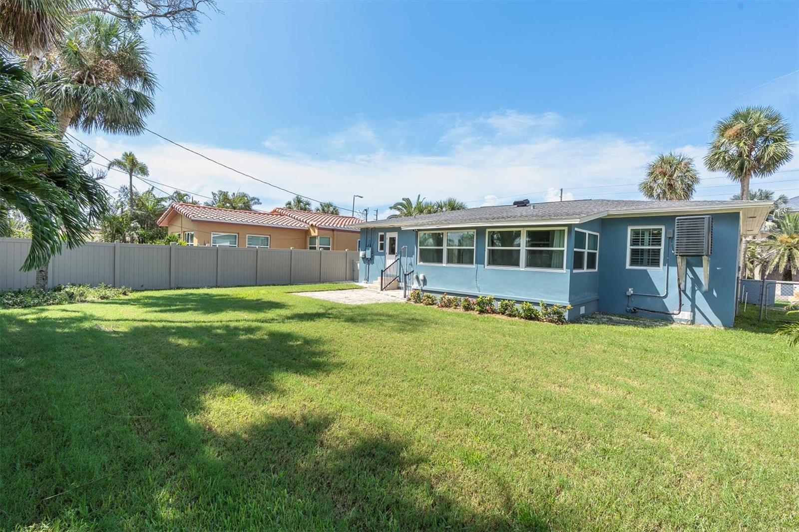 Image 27 of 33 For 15807 Gulf Boulevard