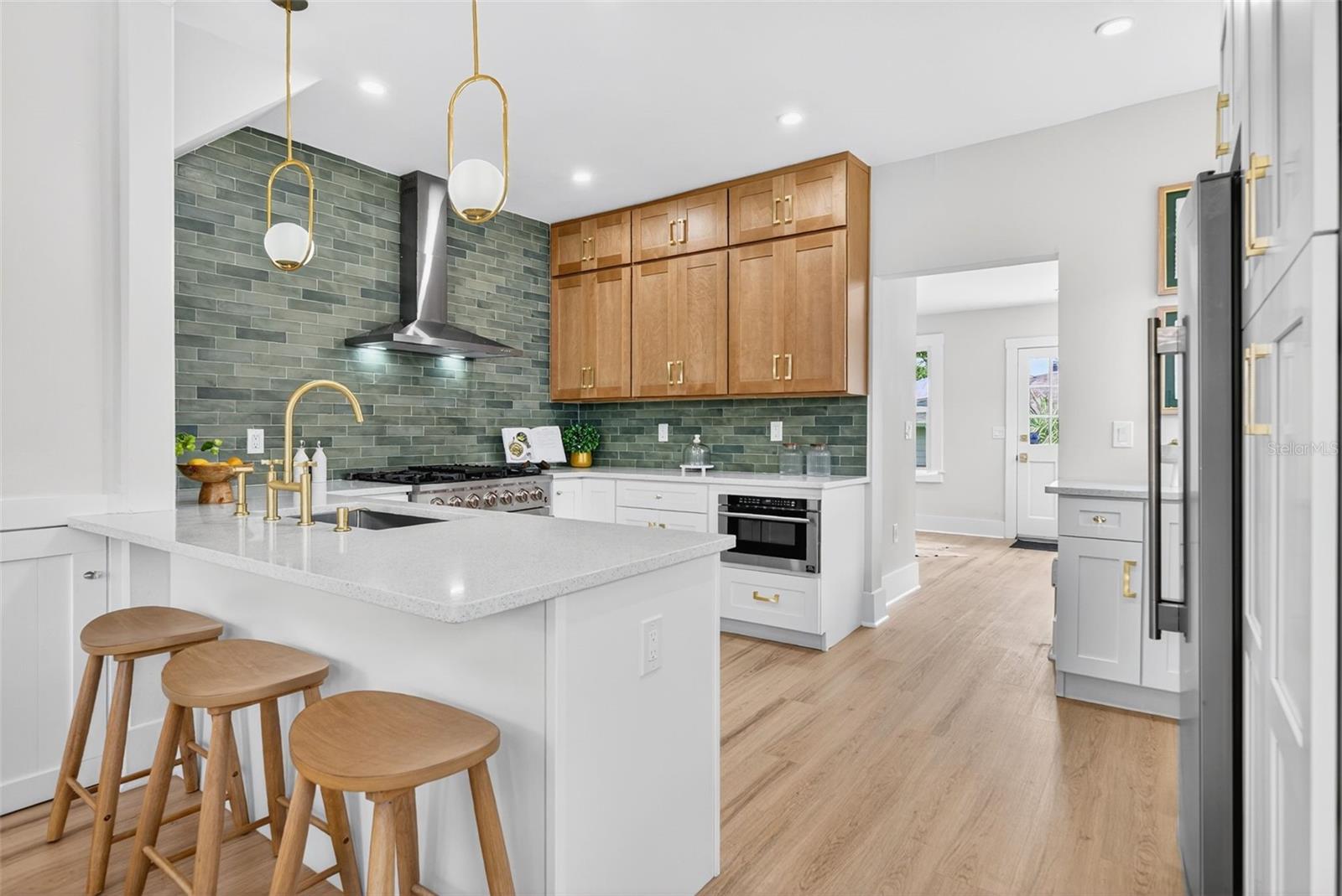 Listing photo id 16 for 3053 2nd Avenue N