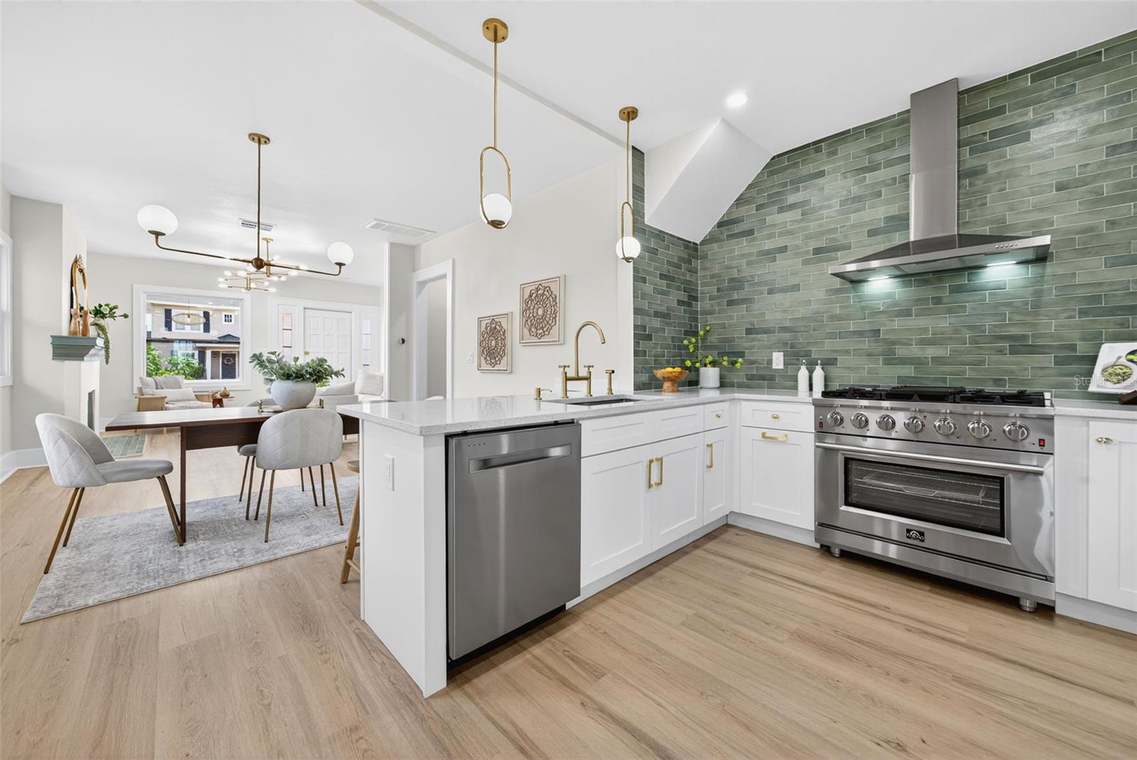 Listing photo id 17 for 3053 2nd Avenue N