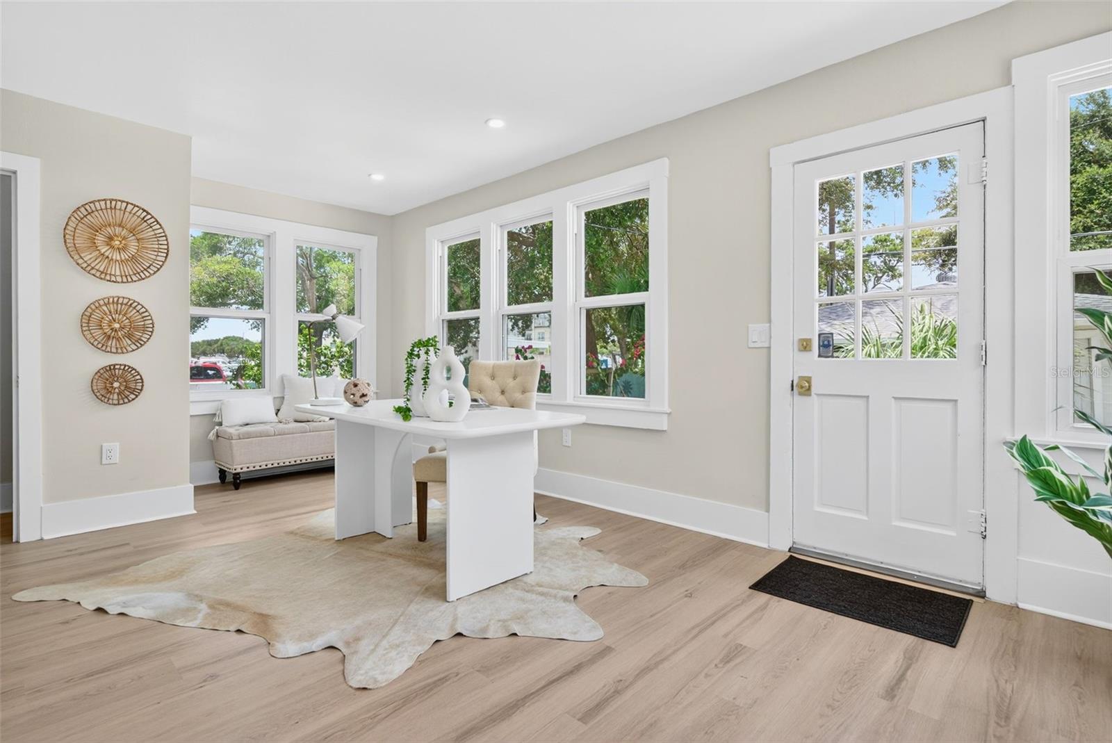 Listing photo id 25 for 3053 2nd Avenue N