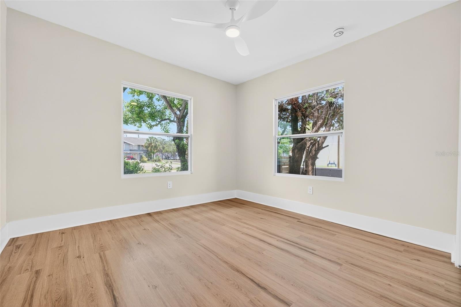 Listing photo id 32 for 3053 2nd Avenue N