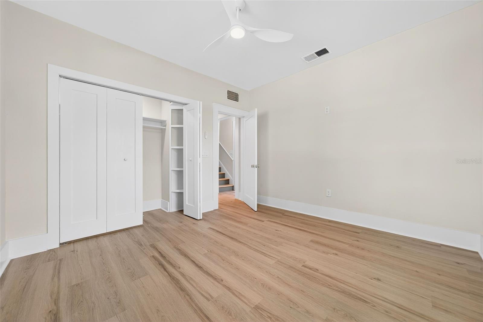 Listing photo id 33 for 3053 2nd Avenue N