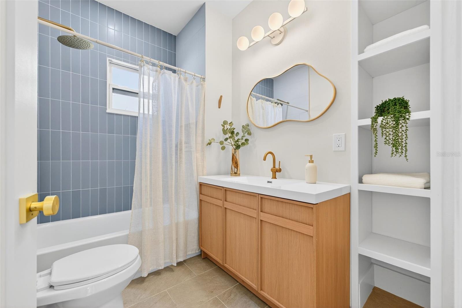 Listing photo id 34 for 3053 2nd Avenue N