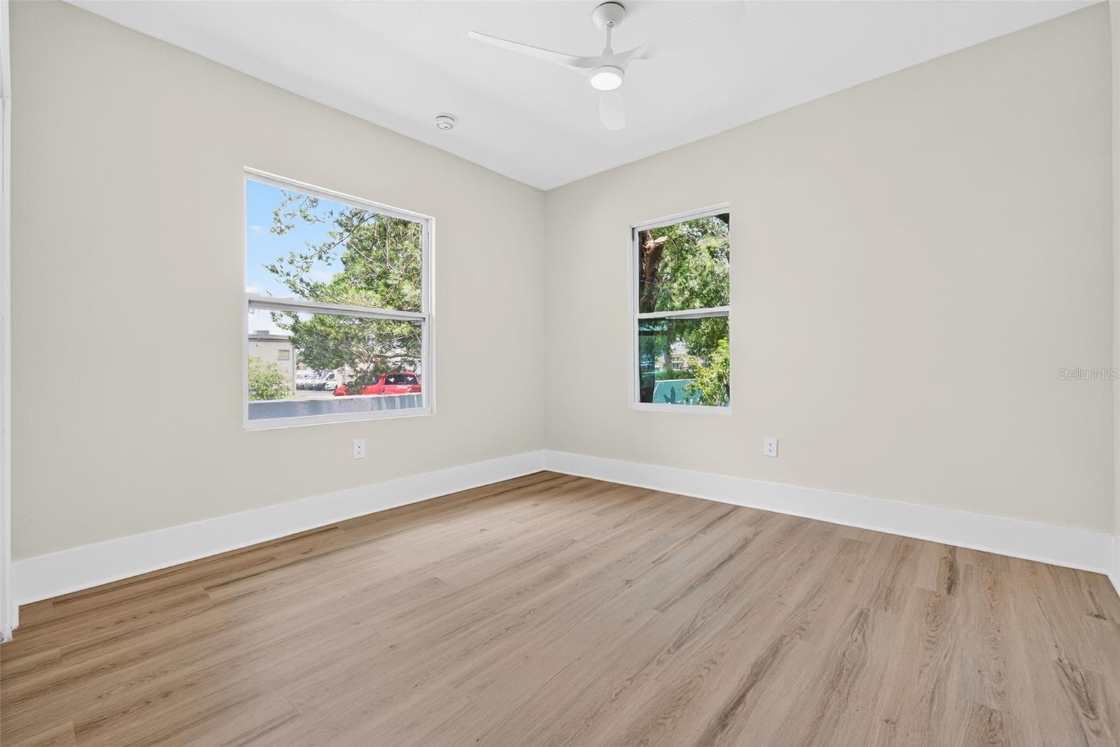 Listing photo id 36 for 3053 2nd Avenue N