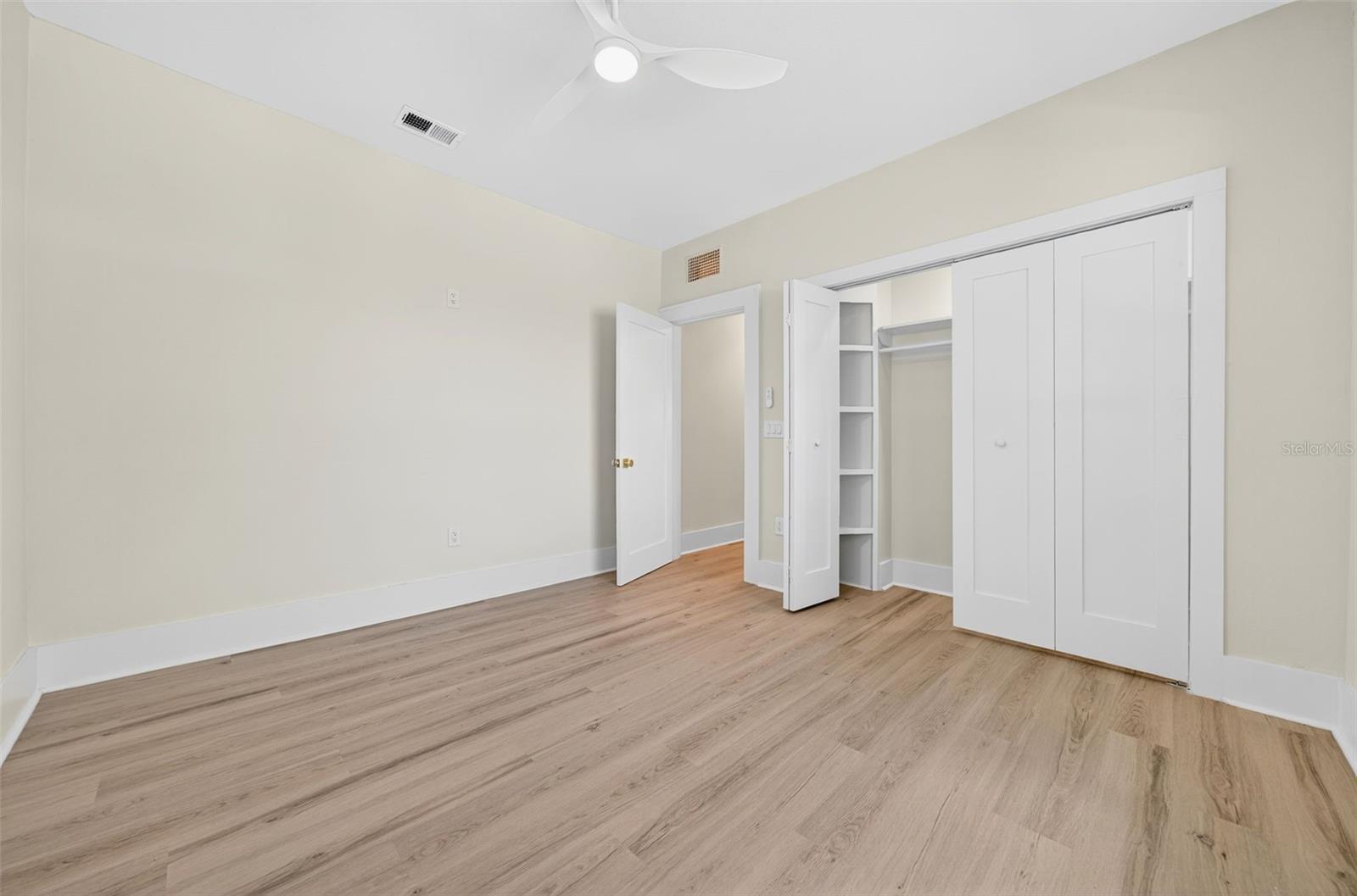 Listing photo id 37 for 3053 2nd Avenue N
