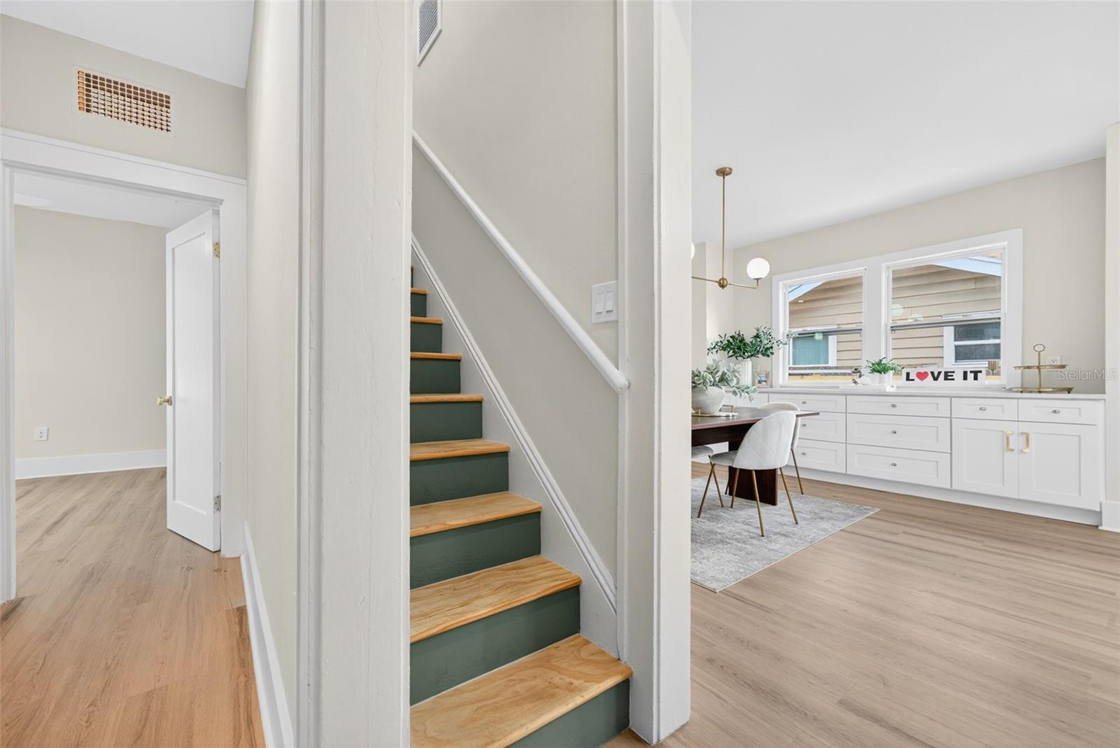 Listing photo id 38 for 3053 2nd Avenue N