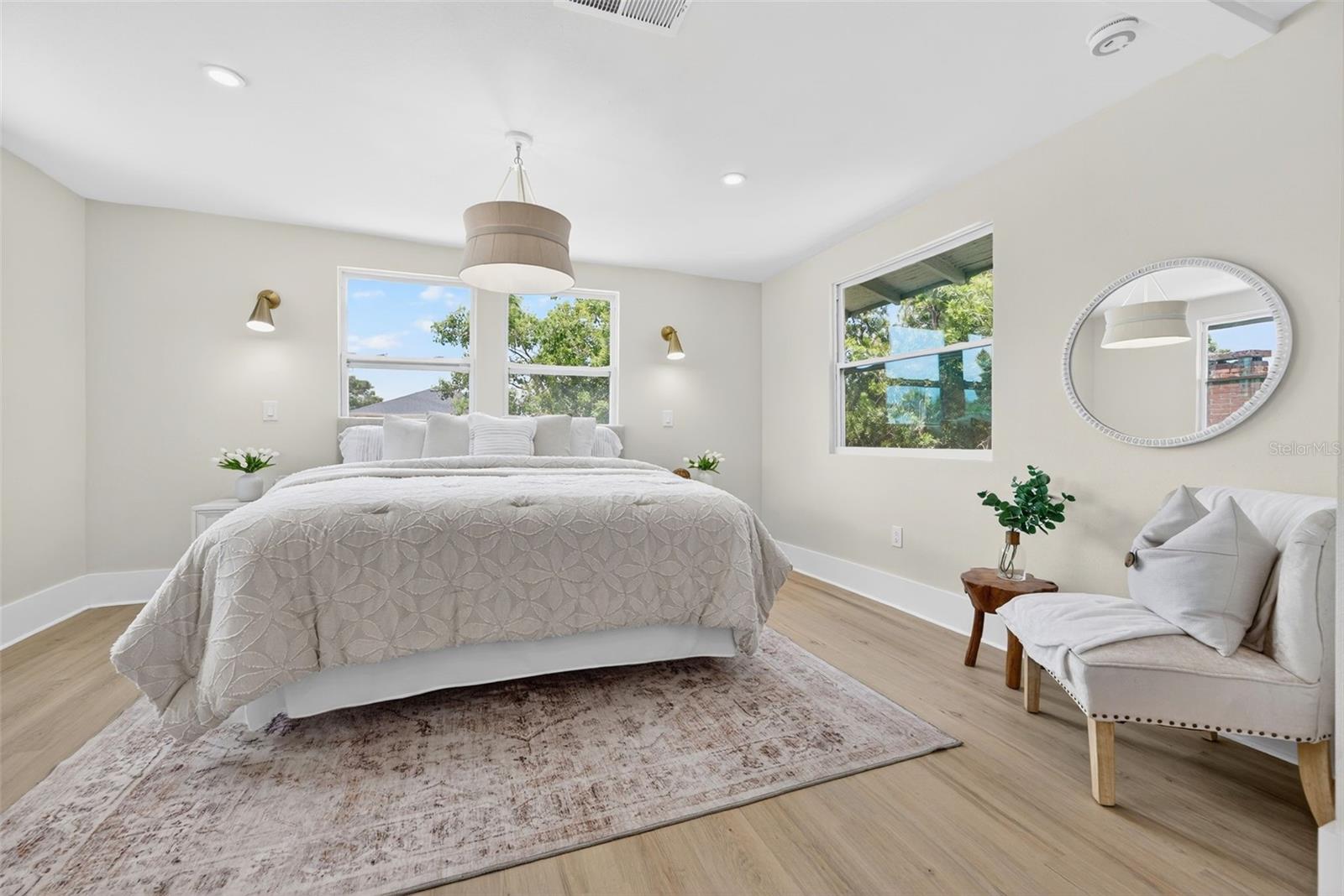 Listing photo id 41 for 3053 2nd Avenue N