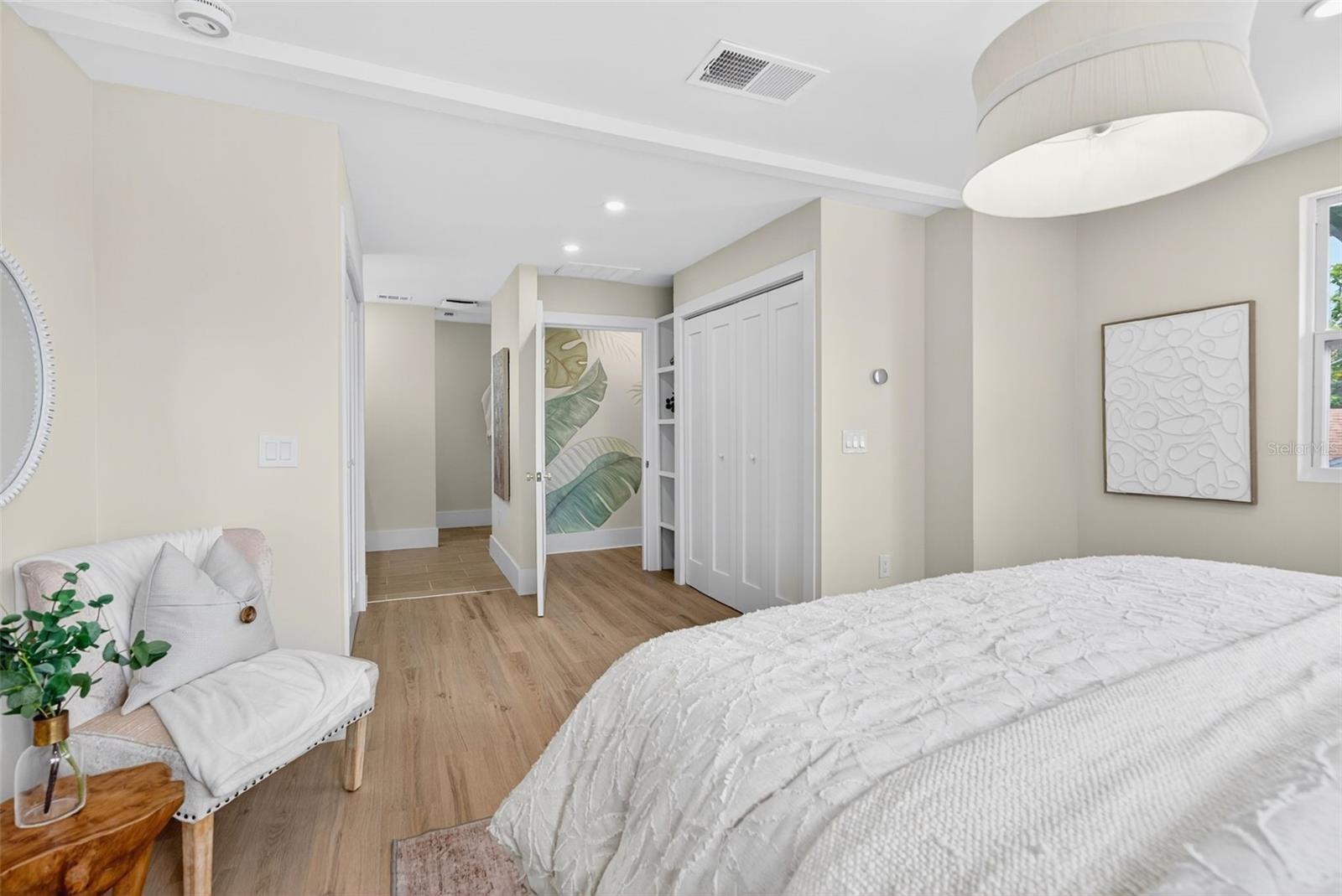 Listing photo id 44 for 3053 2nd Avenue N