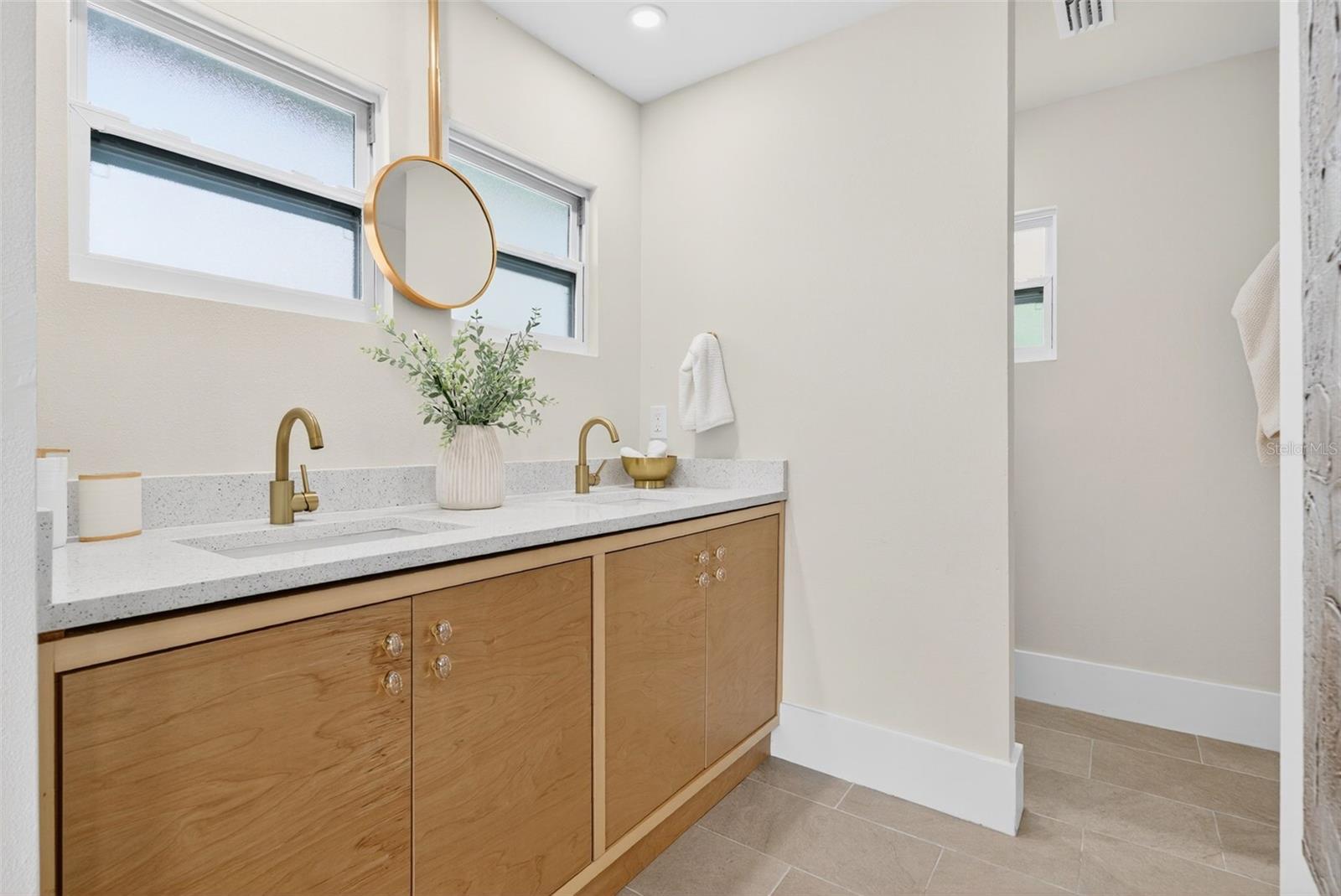 Listing photo id 45 for 3053 2nd Avenue N