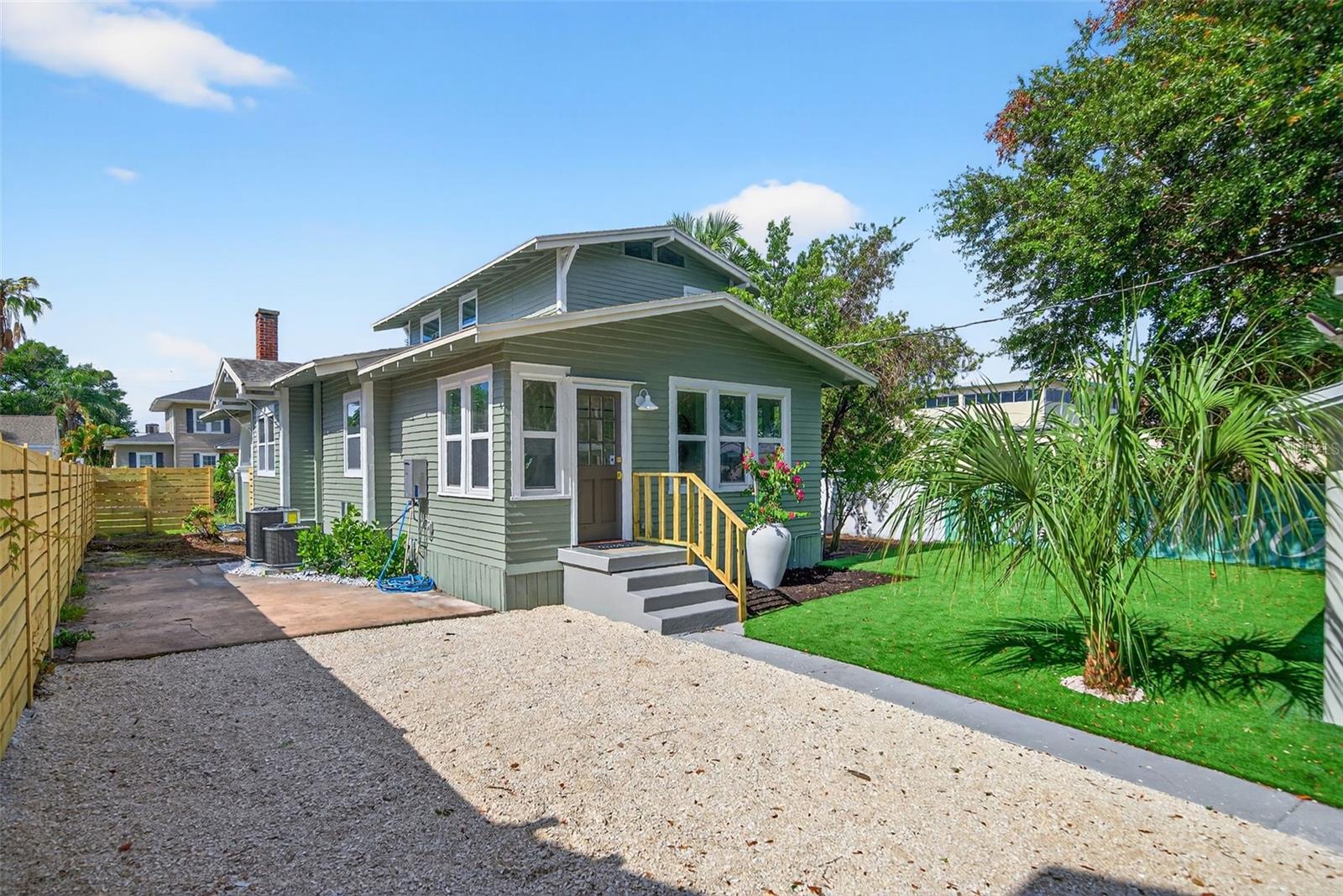 Listing photo id 52 for 3053 2nd Avenue N