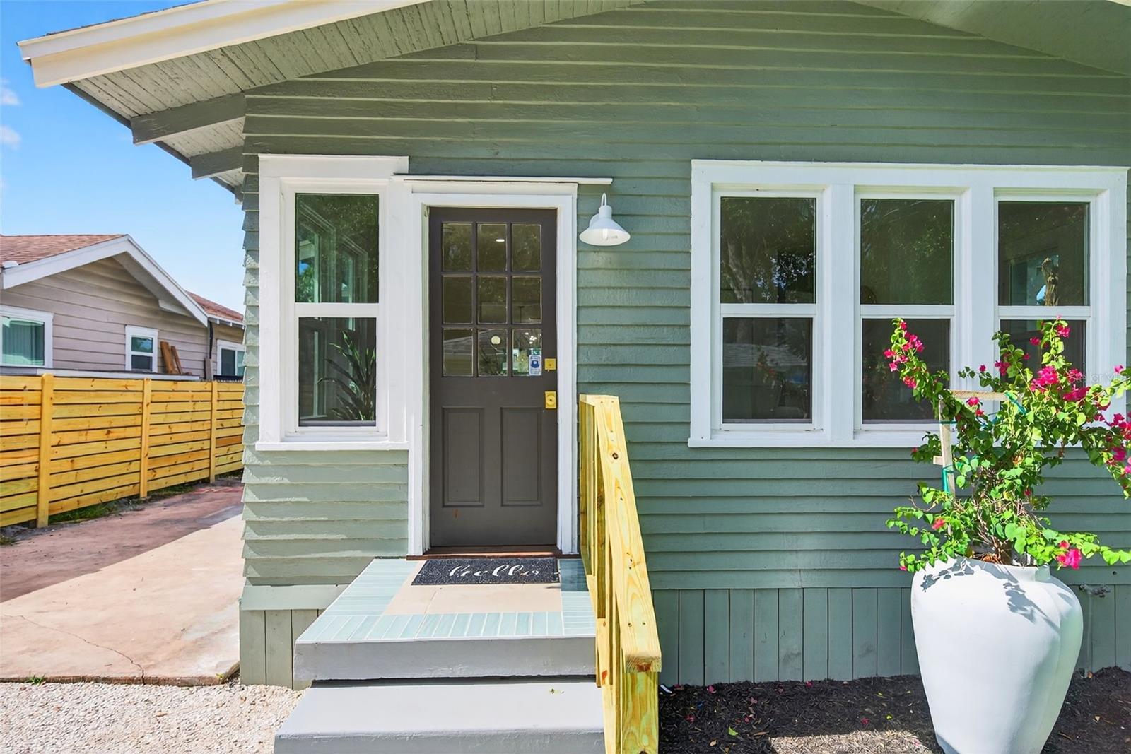 Listing photo id 53 for 3053 2nd Avenue N