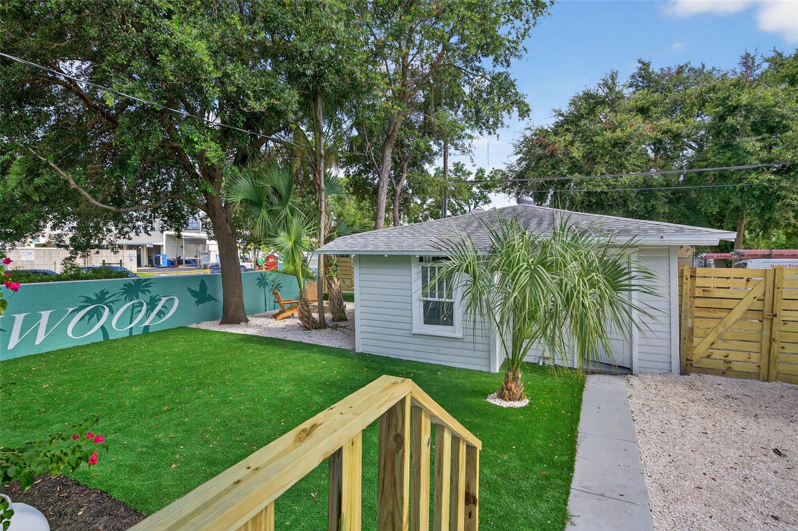 Listing photo id 54 for 3053 2nd Avenue N