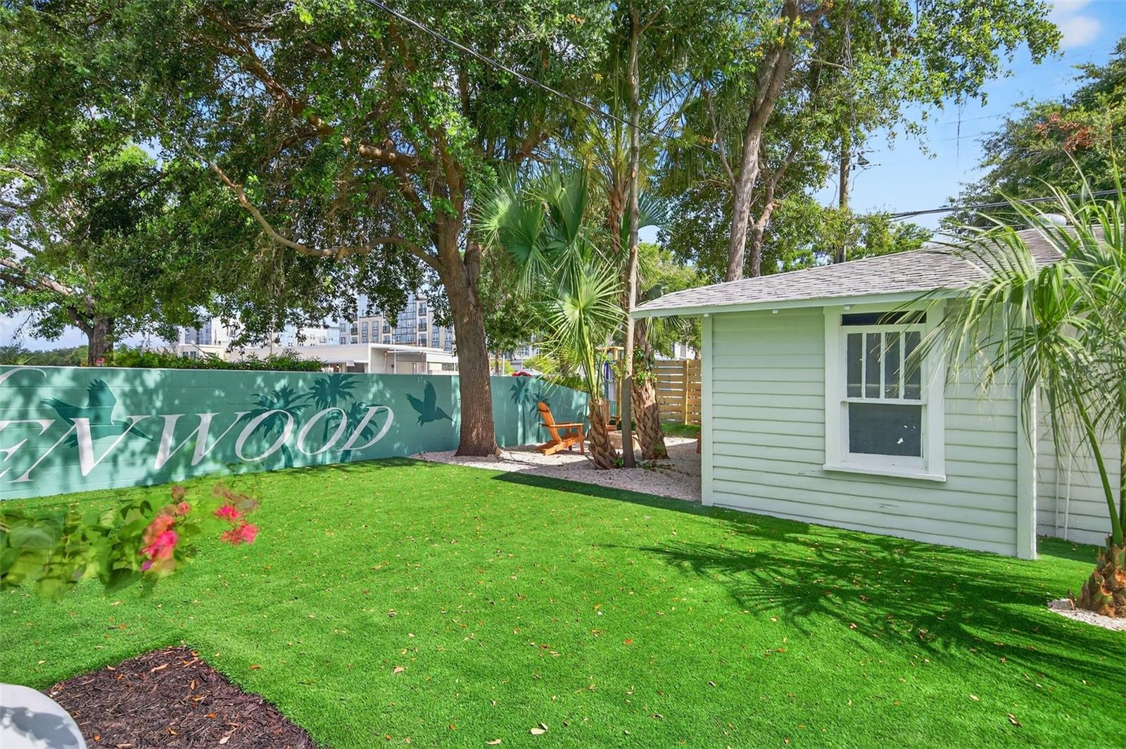 Listing photo id 55 for 3053 2nd Avenue N