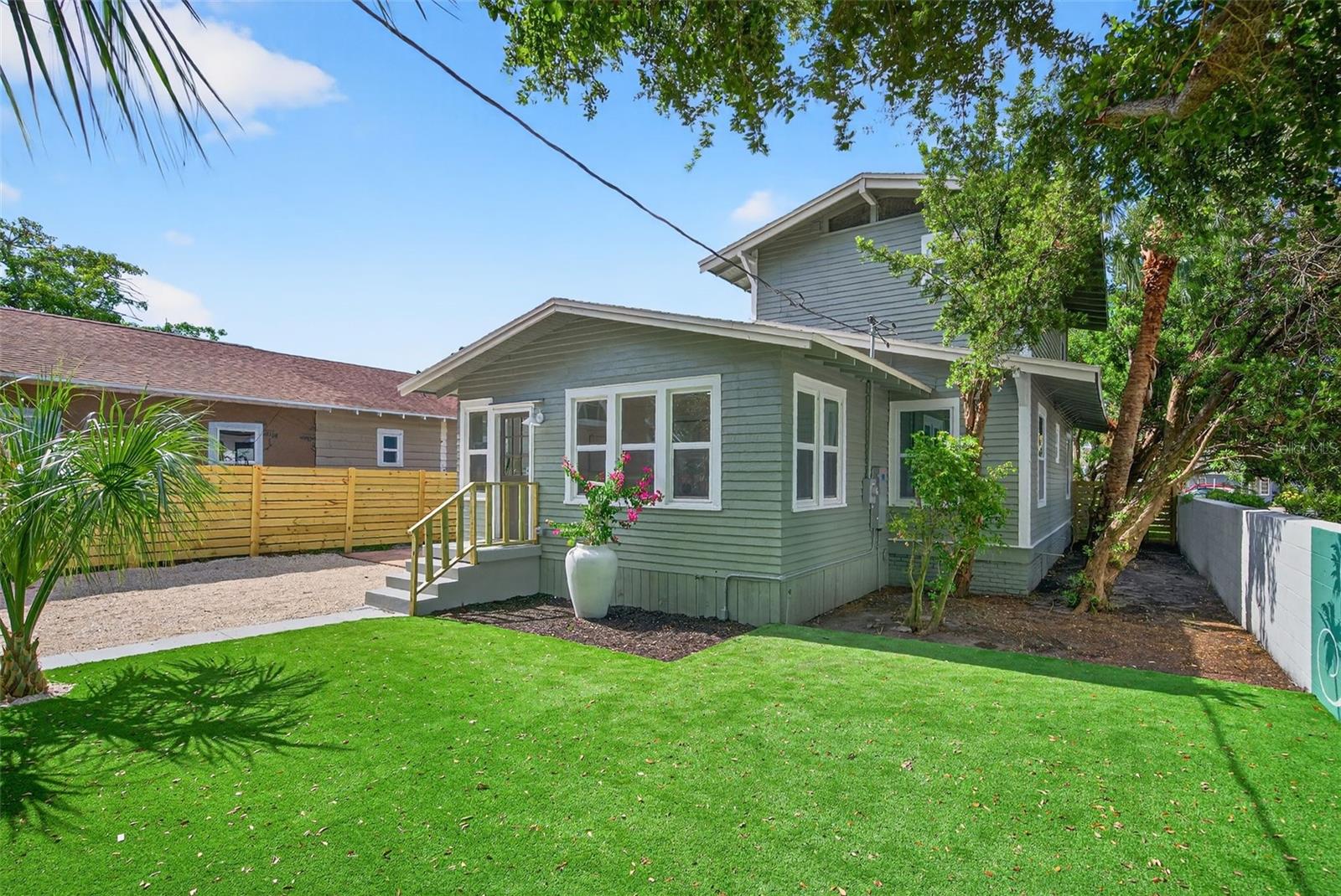 Listing photo id 57 for 3053 2nd Avenue N
