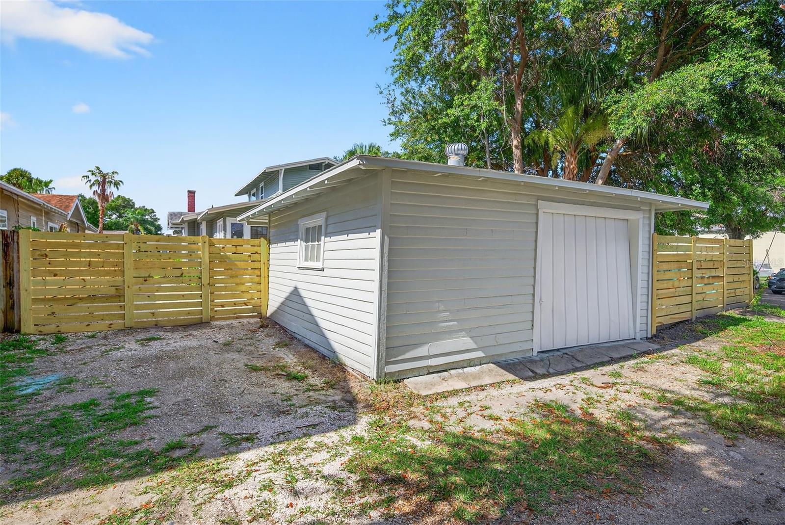 Listing photo id 62 for 3053 2nd Avenue N