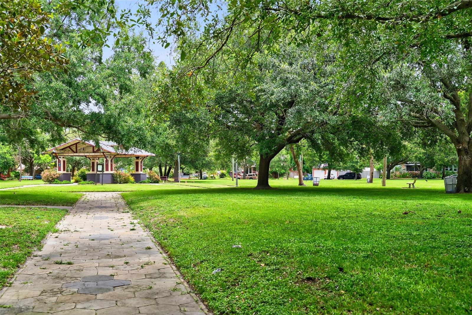 Listing photo id 72 for 3053 2nd Avenue N