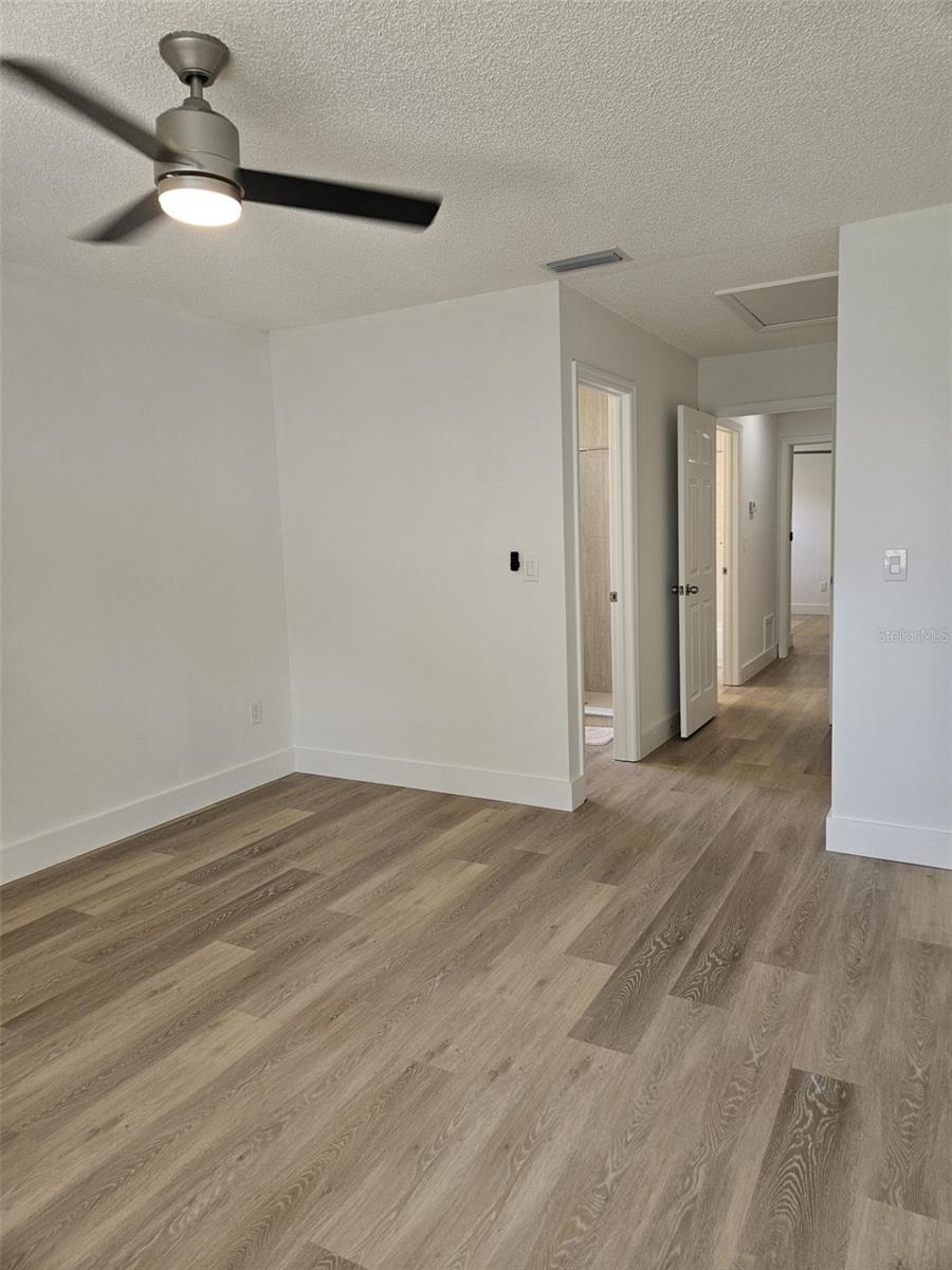 Image 19 of 35 For 339 Petrea Drive 339