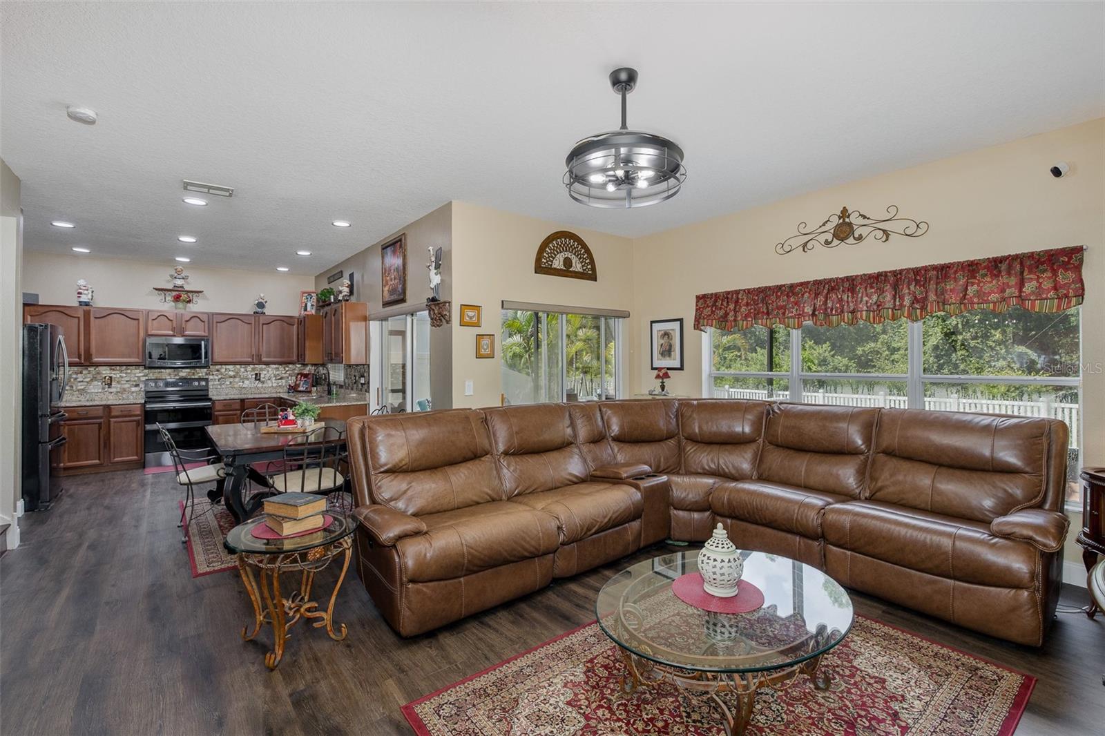 Image 14 of 66 For 11012 Oyster Bay Circle