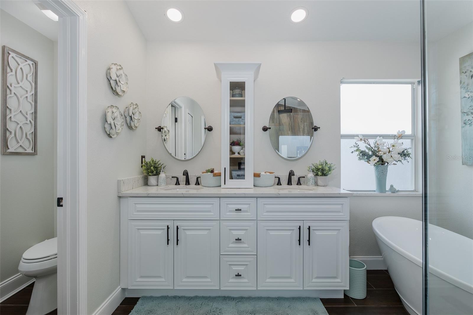 Image 27 of 66 For 11012 Oyster Bay Circle