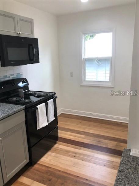 Image 9 of 14 For 2220 1-2 5th Avenue N