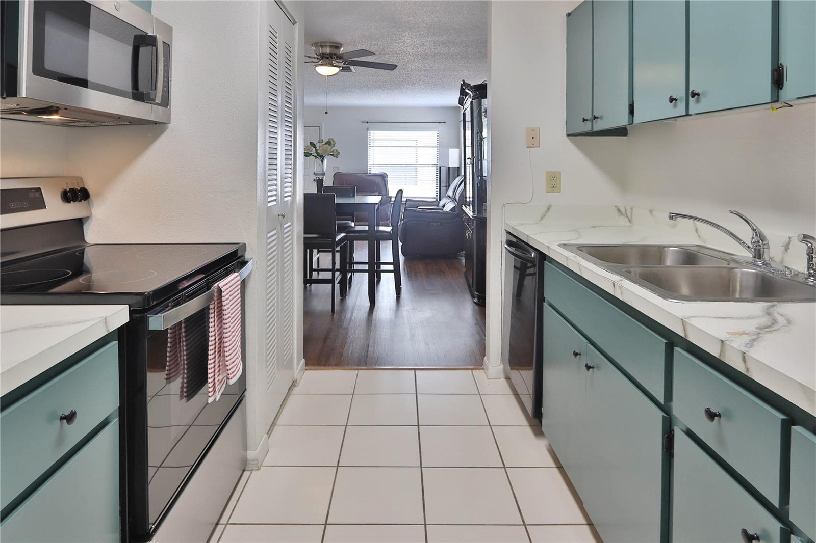 Image 17 of 36 For 13608 Village Drive 6201