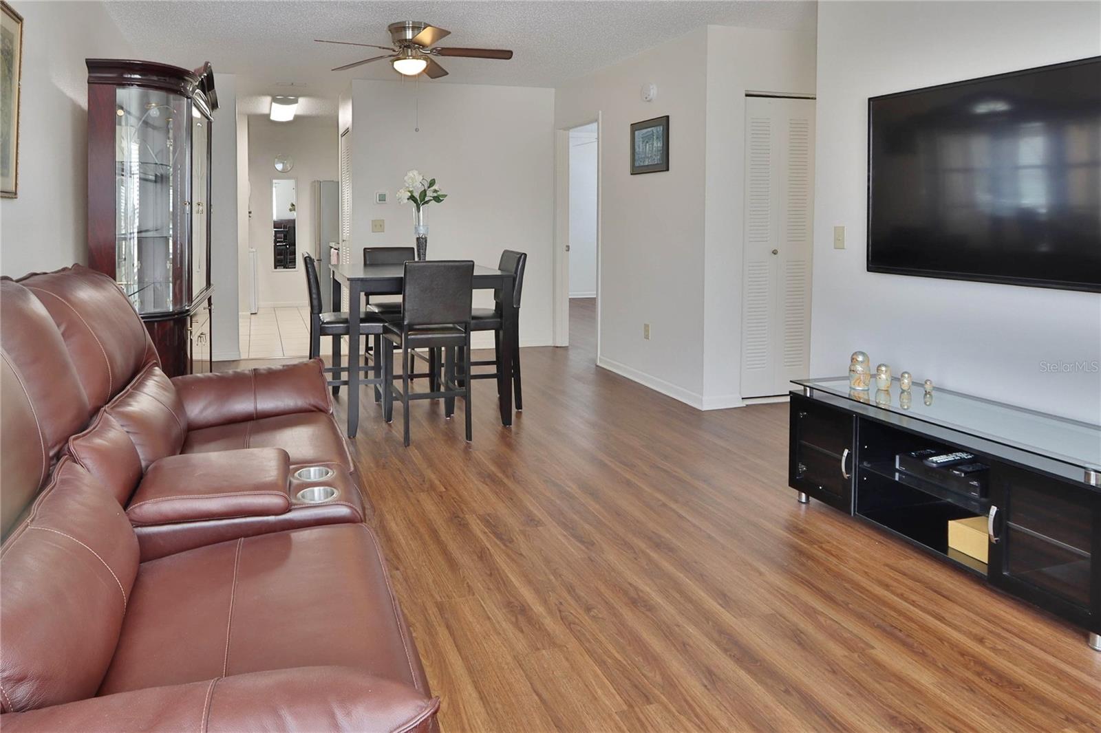 Image 6 of 36 For 13608 Village Drive 6201