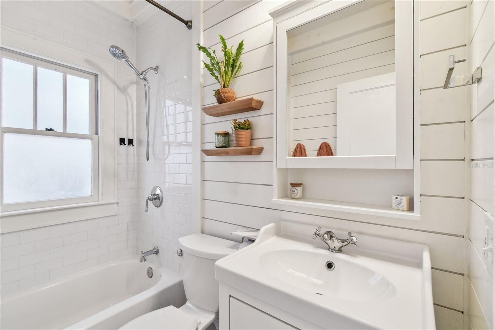Listing photo id 9 for 6008 Branch Avenue