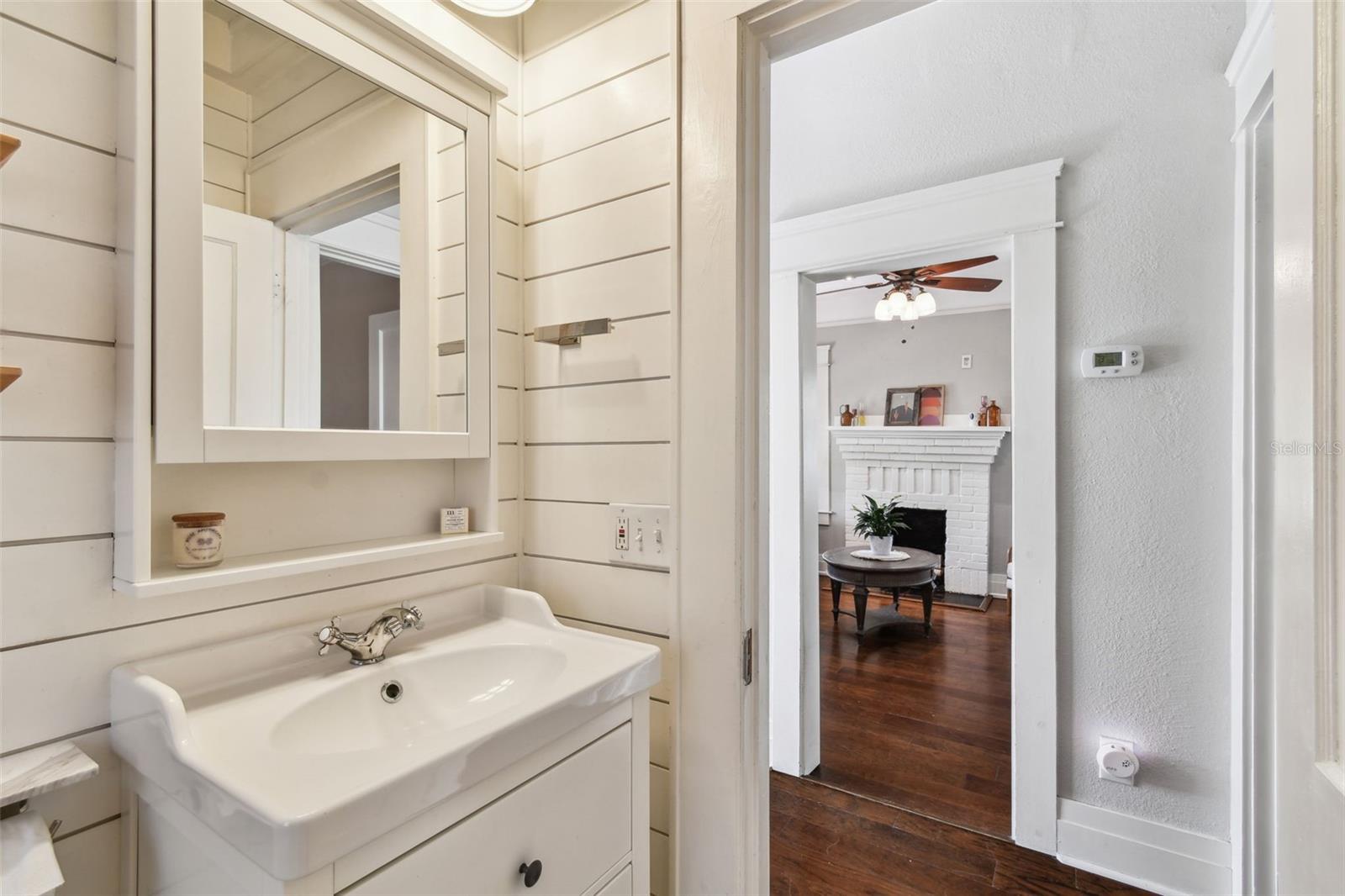 Listing photo id 10 for 6008 Branch Avenue