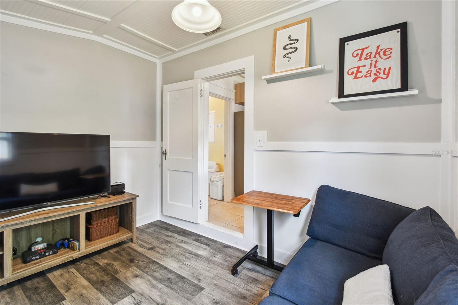 Listing photo id 19 for 6008 Branch Avenue