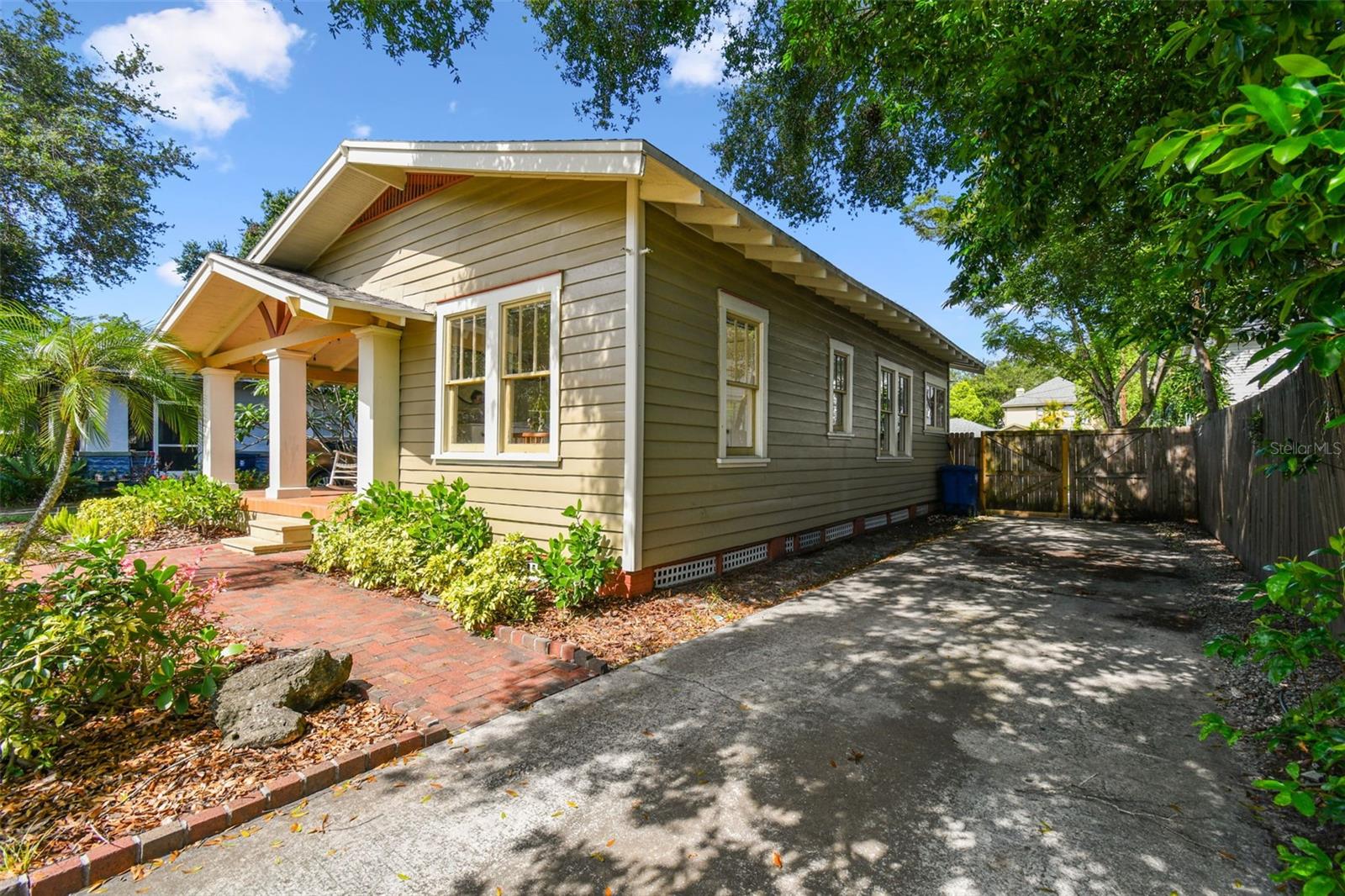 Listing photo id 21 for 6008 Branch Avenue