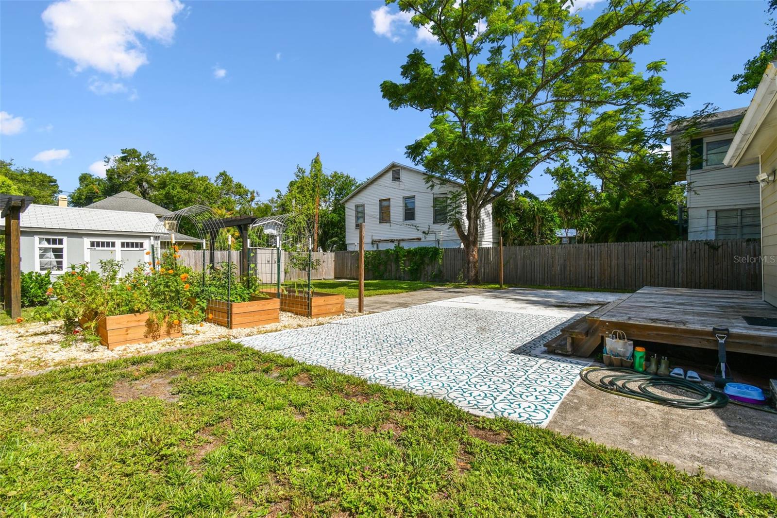 Listing photo id 22 for 6008 Branch Avenue