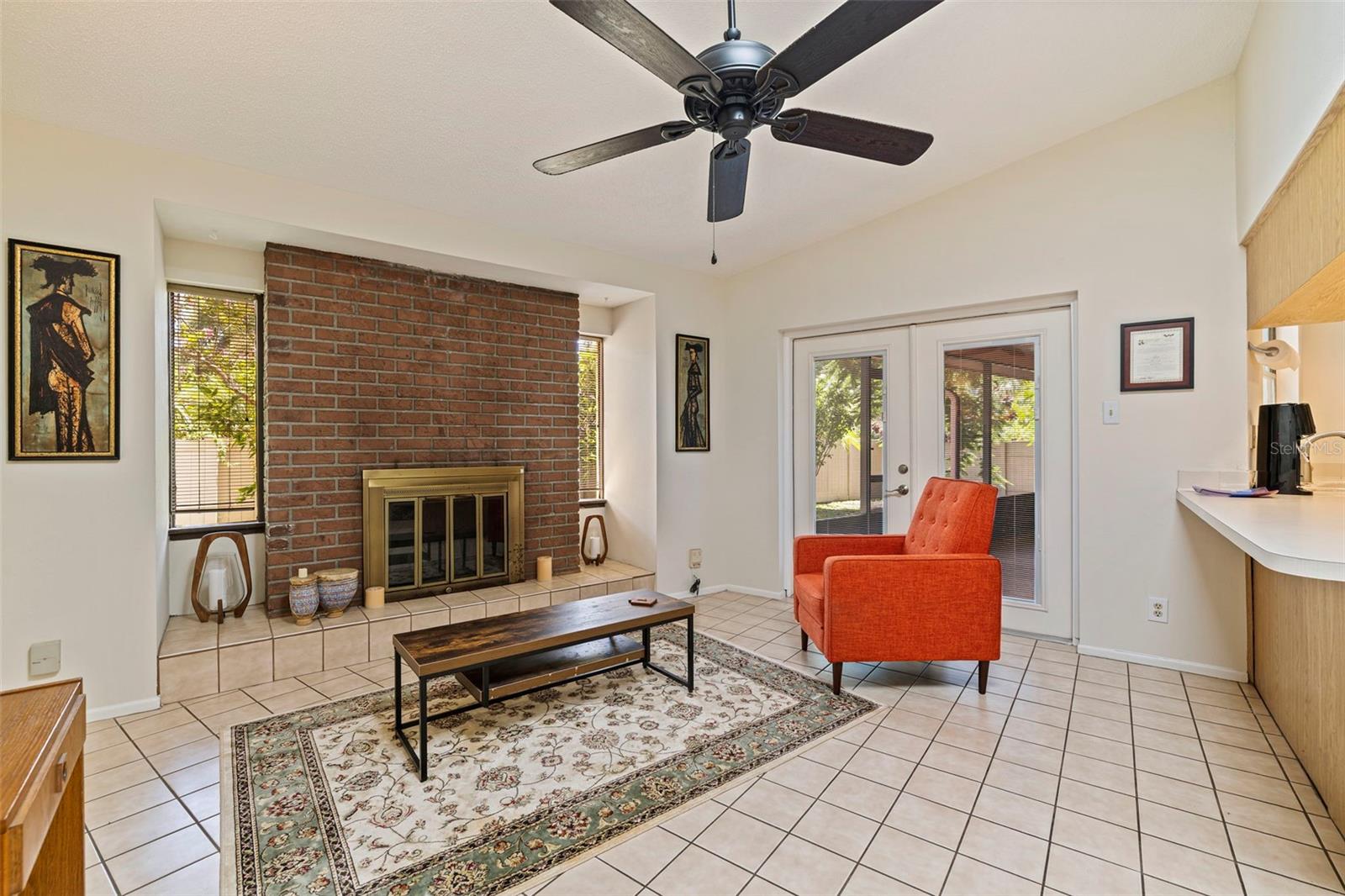 Listing photo id 10 for 1942 Pinellas Point Drive S