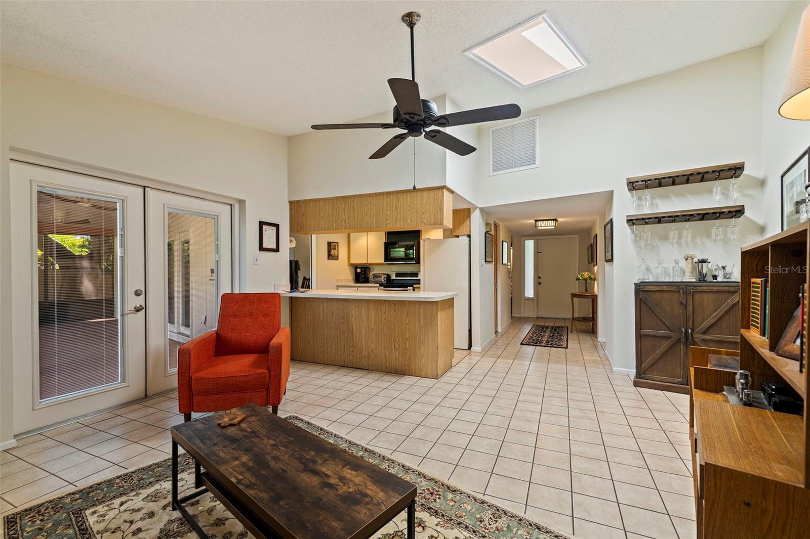 Listing photo id 11 for 1942 Pinellas Point Drive S