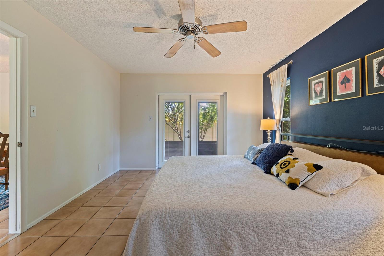 Listing photo id 13 for 1942 Pinellas Point Drive S