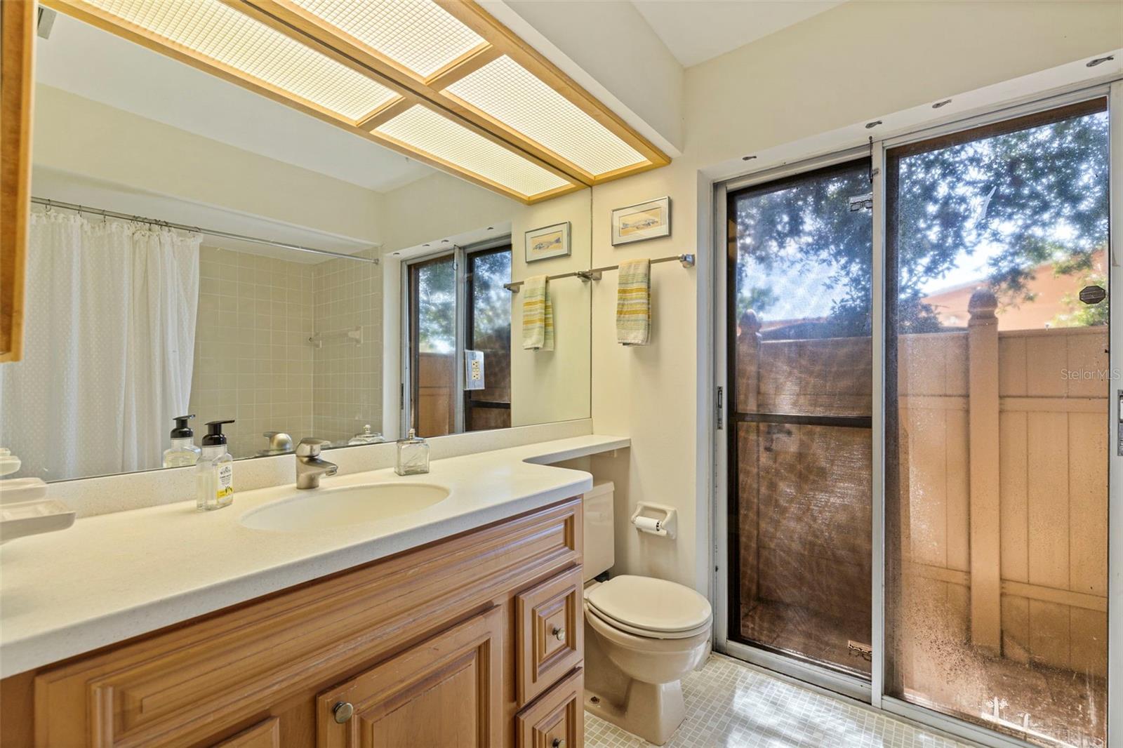 Listing photo id 15 for 1942 Pinellas Point Drive S