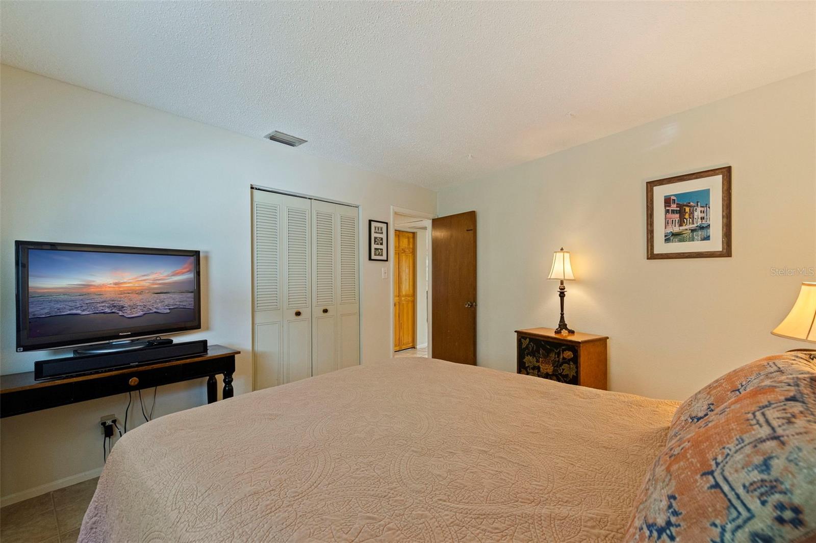Listing photo id 19 for 1942 Pinellas Point Drive S