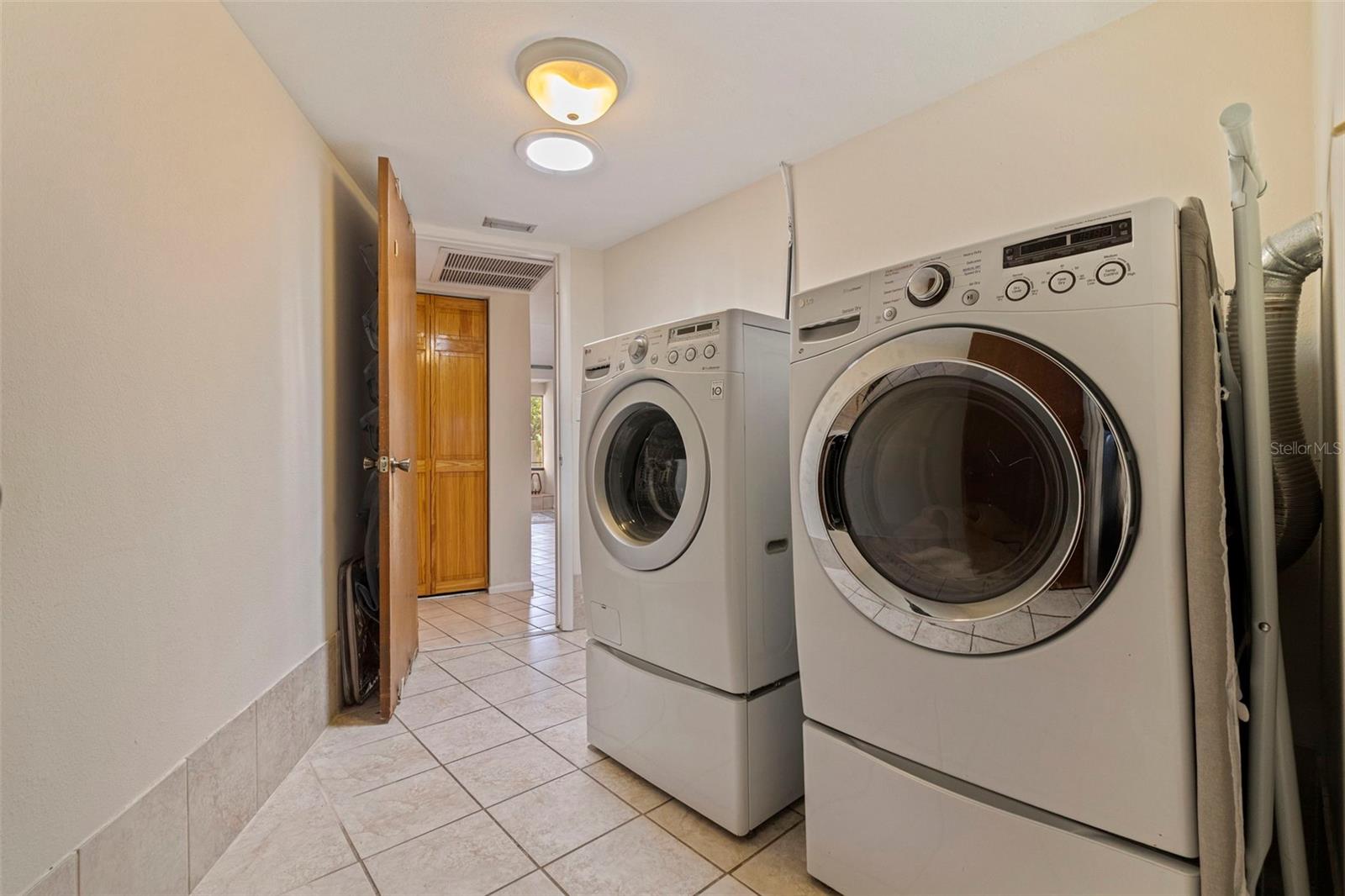 Listing photo id 23 for 1942 Pinellas Point Drive S