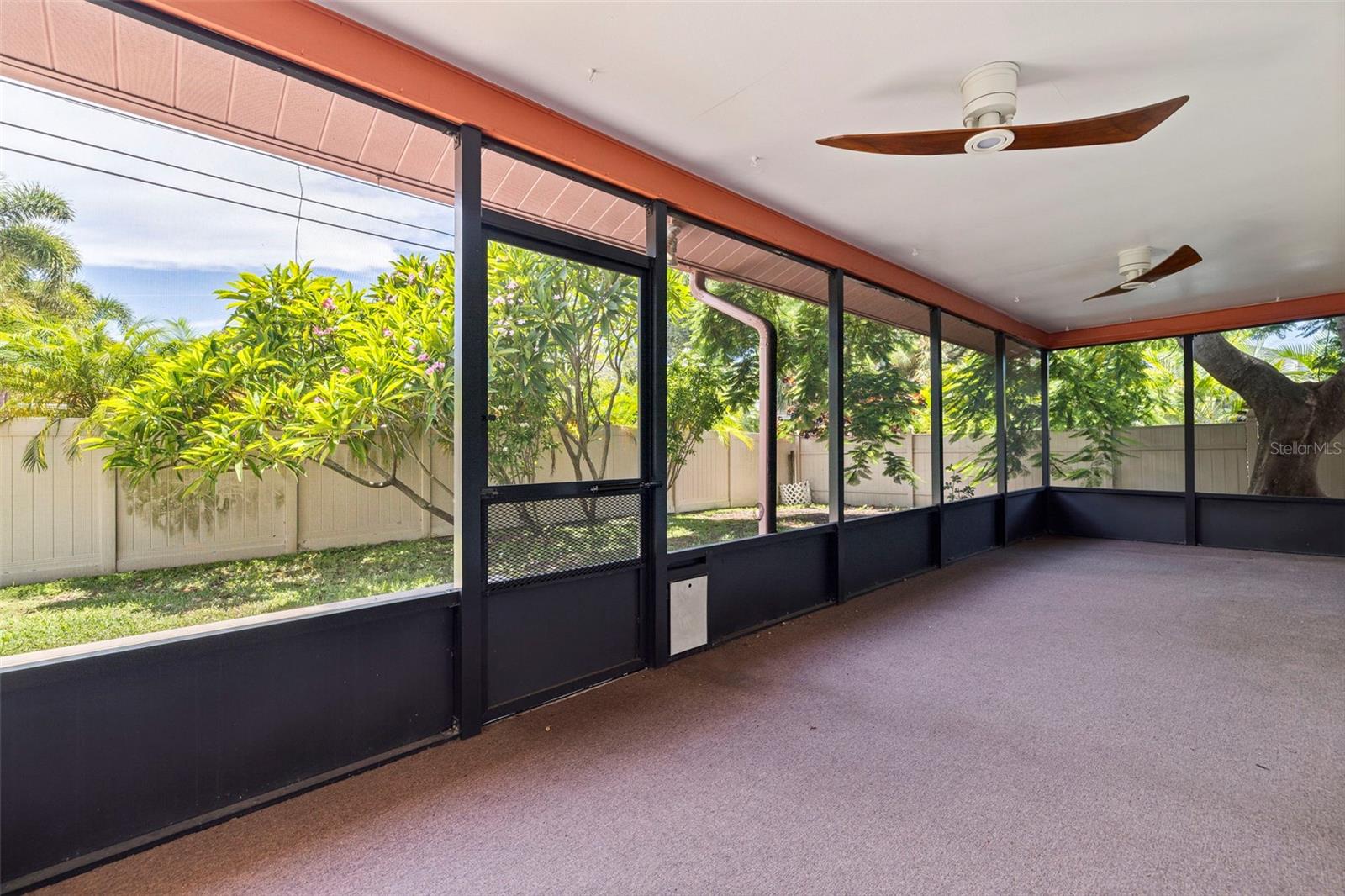Listing photo id 24 for 1942 Pinellas Point Drive S