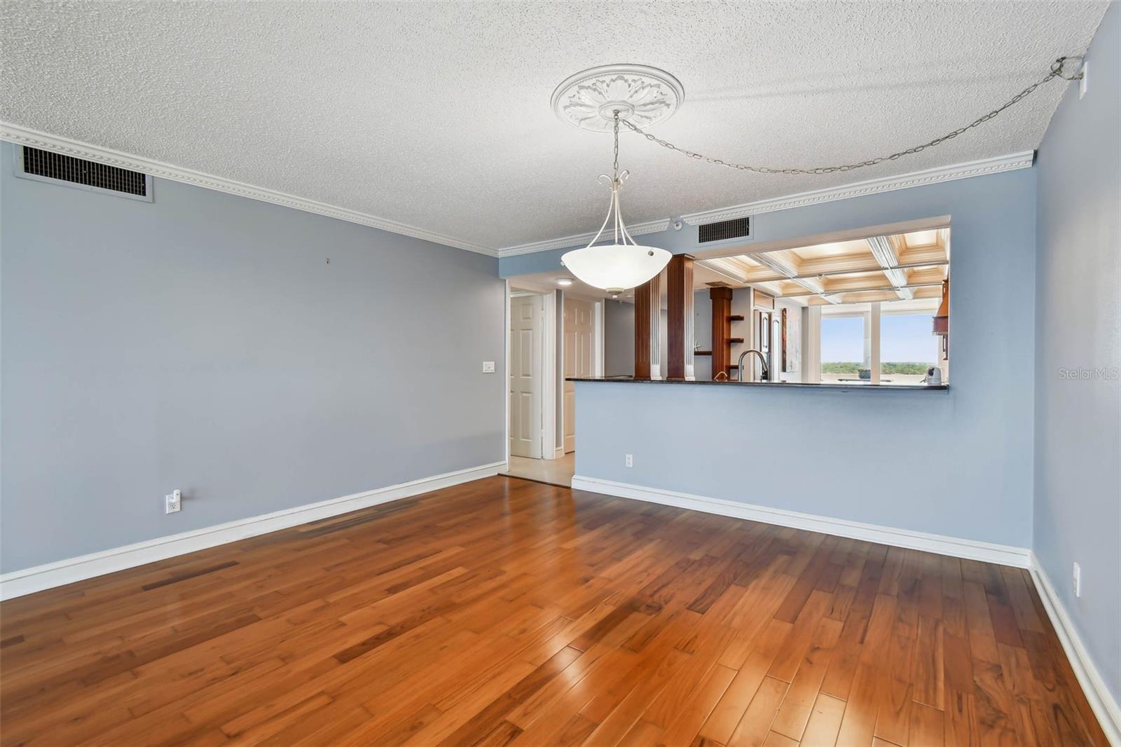Image 12 of 62 For 17900 Gulf Boulevard 12a