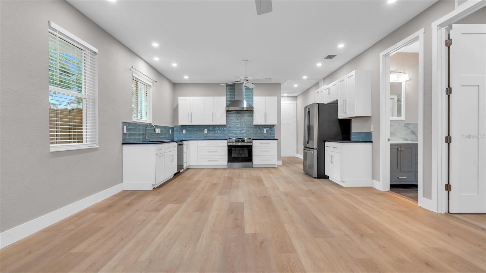 Image 11 of 32 For 4927 5th Avenue S