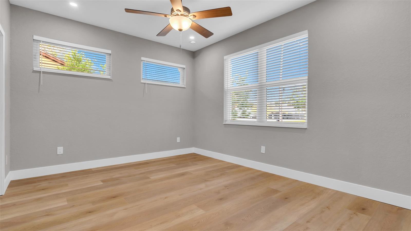 Image 14 of 32 For 4927 5th Avenue S