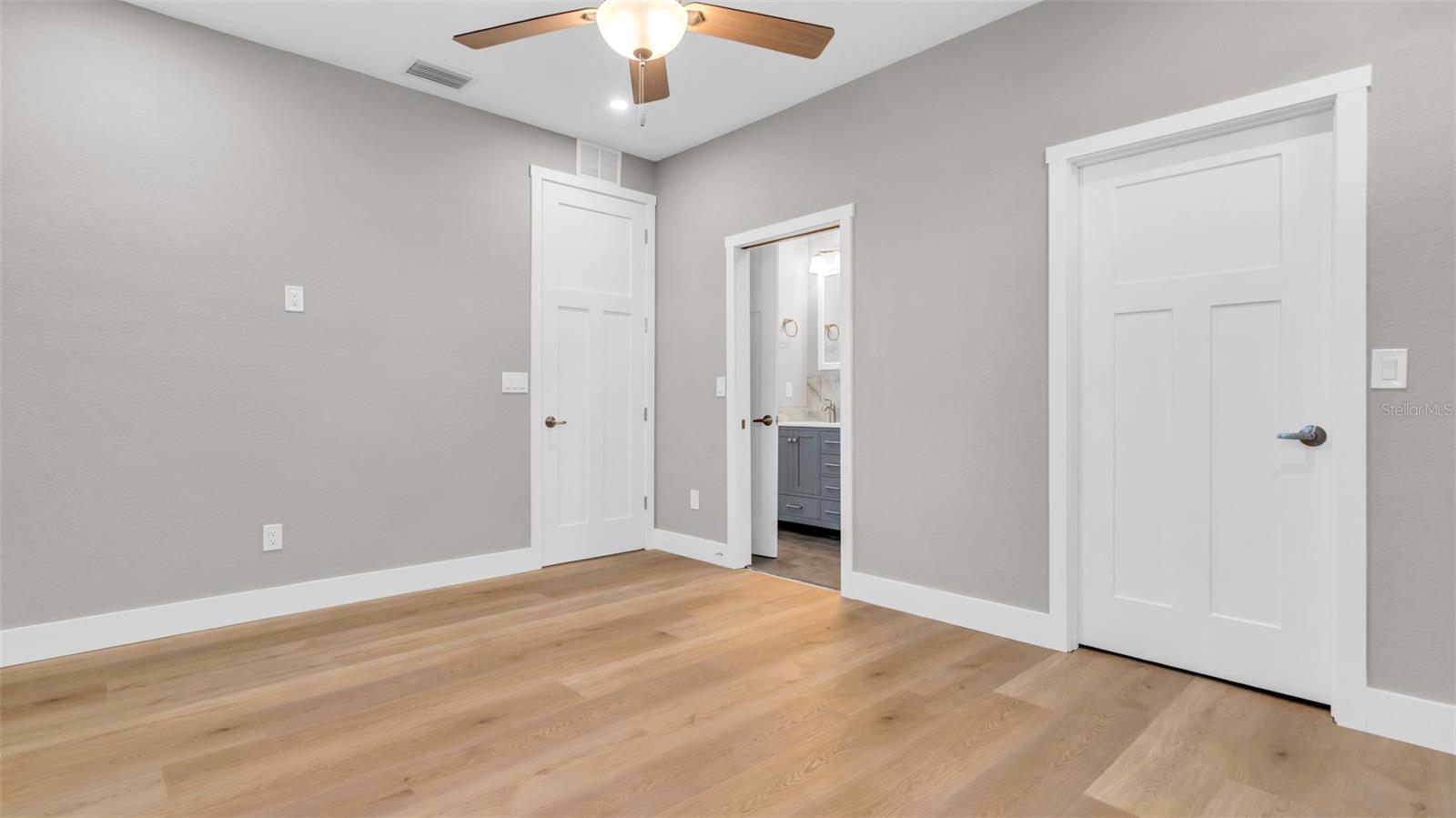 Image 16 of 32 For 4927 5th Avenue S