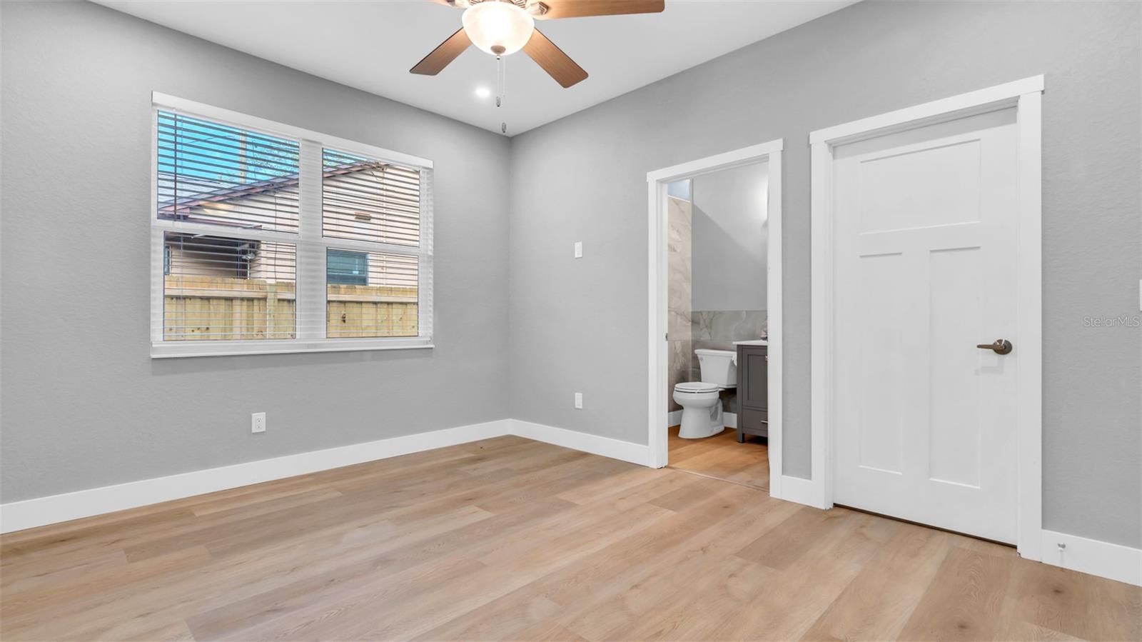 Image 21 of 32 For 4927 5th Avenue S
