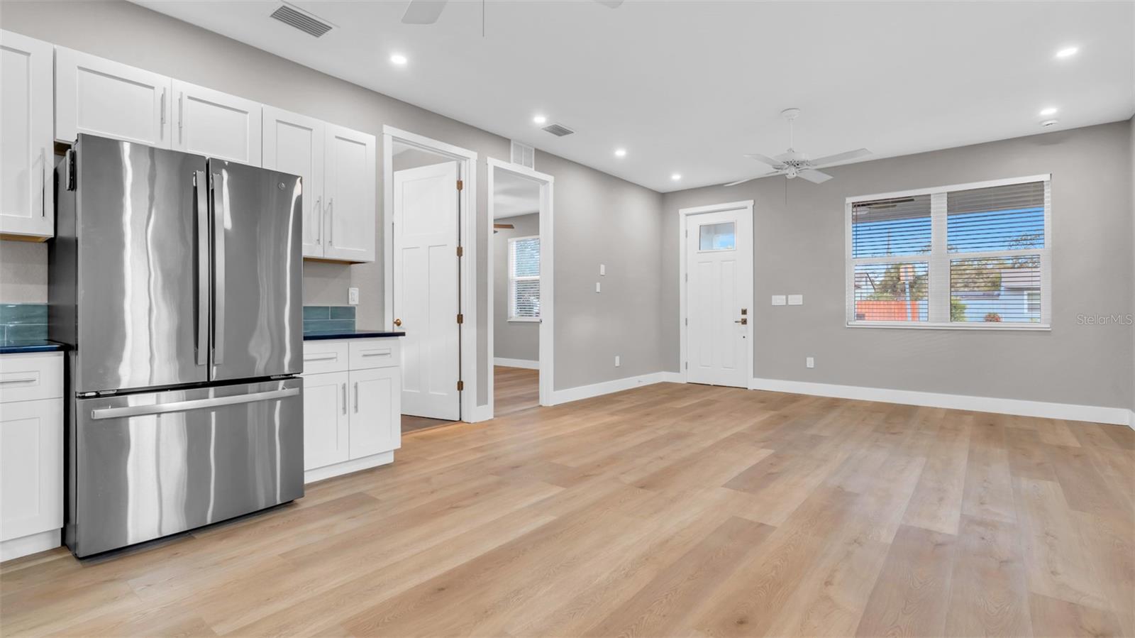 Image 8 of 32 For 4927 5th Avenue S
