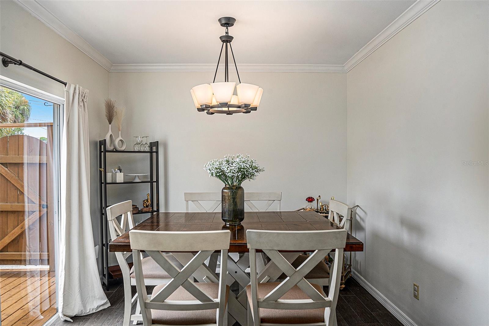 Listing photo id 12 for 307 Bungalow Park Avenue B