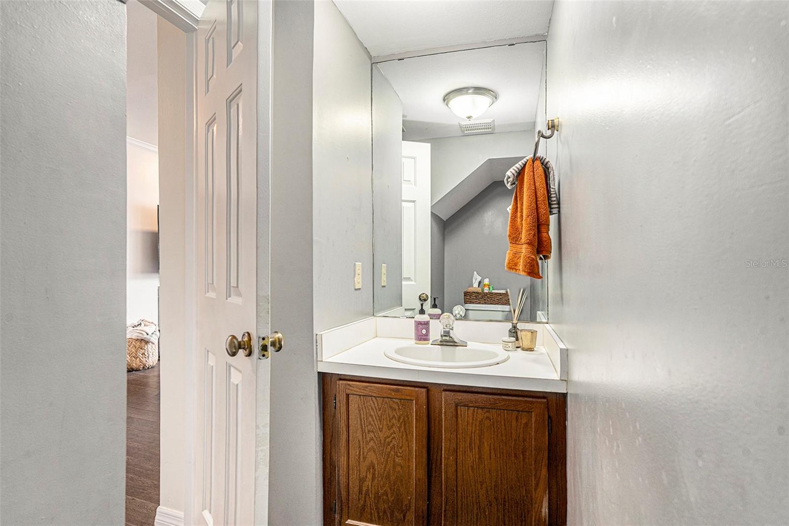 Listing photo id 16 for 307 Bungalow Park Avenue B