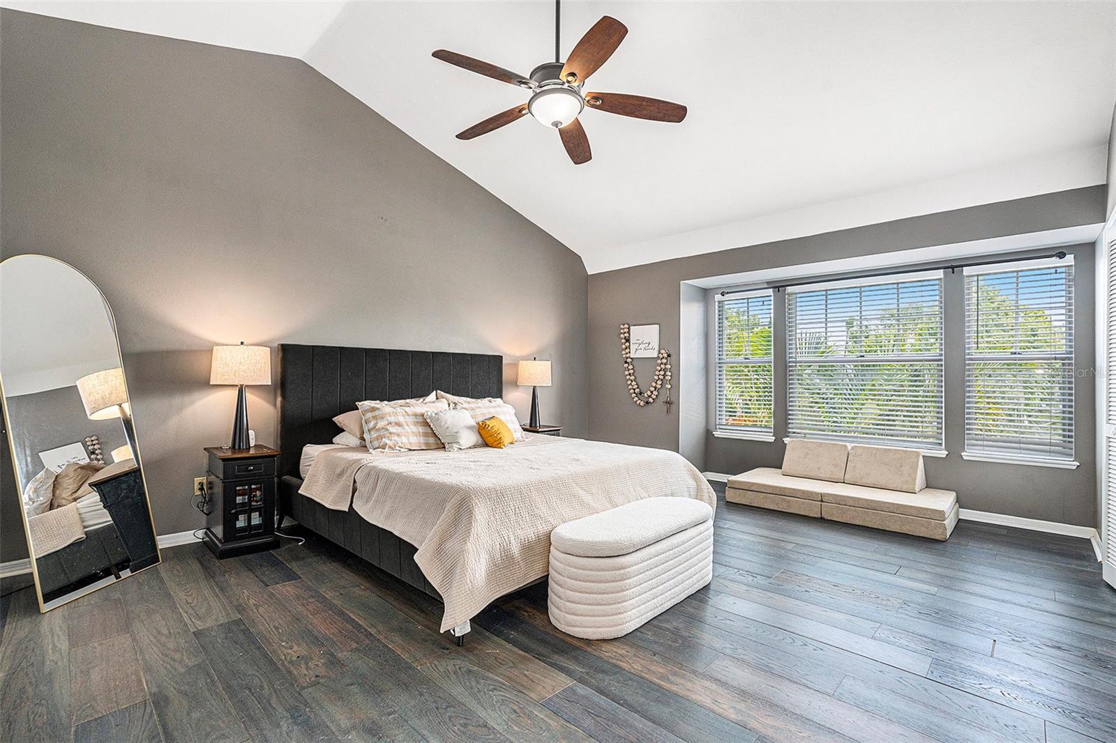 Listing photo id 17 for 307 Bungalow Park Avenue B